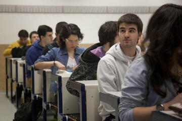 Reportaje propio en portada de DNA sobre la preparación de Selectividad